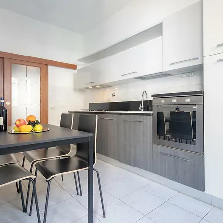 Apartment Novoli 4 Bedrooms By Mmega *